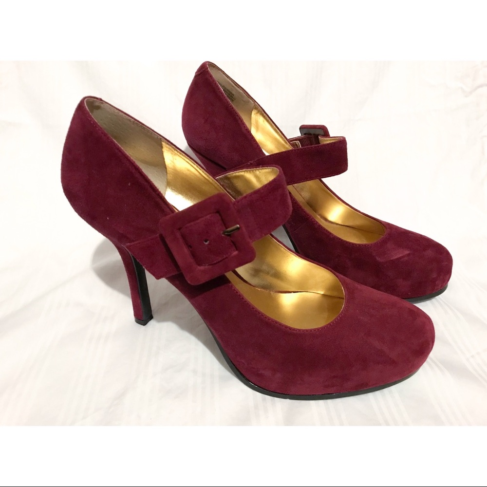 Nine West burgundy suede platform pumps
